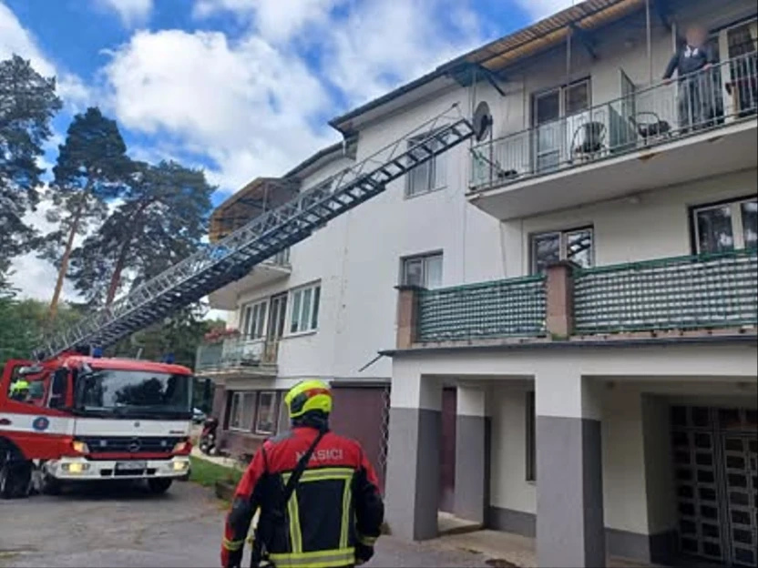 🚒 PREVIERKOVÉ CVIČENIE HASIČOV Z PRIEVIDZE ZAMERANÉ NA LIKVIDÁCIU POŽIARU V DOMOVE SOCIÁLNYCH SLUŽIEB 🔥🏨