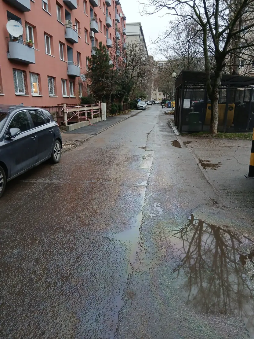 Dnešný technický zásah, na ktorý nás vyslalo operačné stredisko - vytečené prevádzkové kvapaliny.