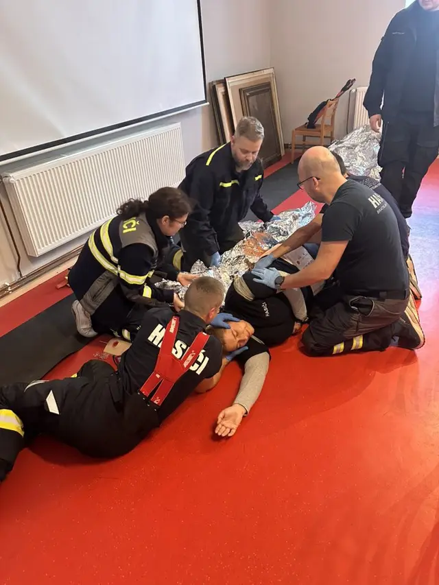 Dnešné pokračovanie rozšíreného kurzu prvej pomoci od Dobrovoľná civilná ochrana spolu s DHZO Bratislava - Petržalka.